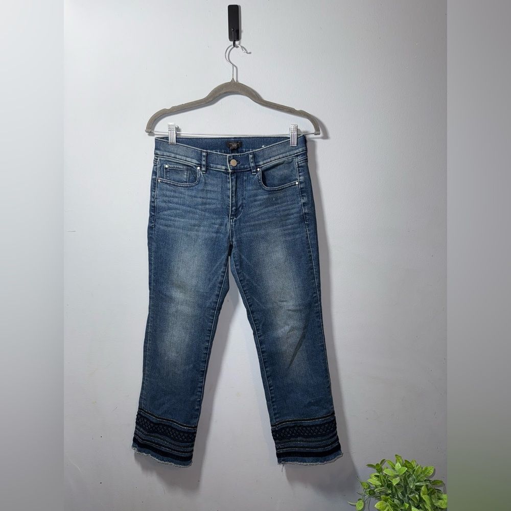 Ann Taylor Women’s Stitched Embroidered Hem Blue Jeans 4 Petite EUC